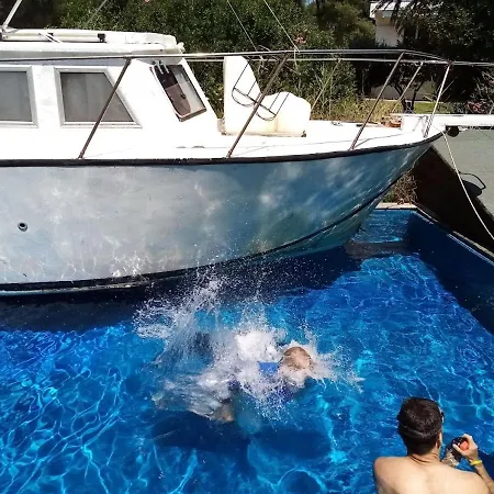 Leonardo, Houseboat In The Pool Holiday home