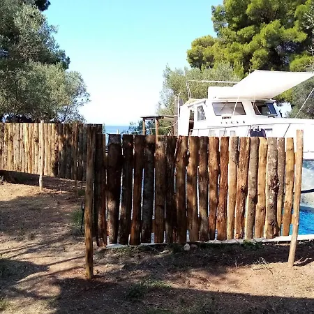 Holiday home Leonardo, Houseboat In The Pool