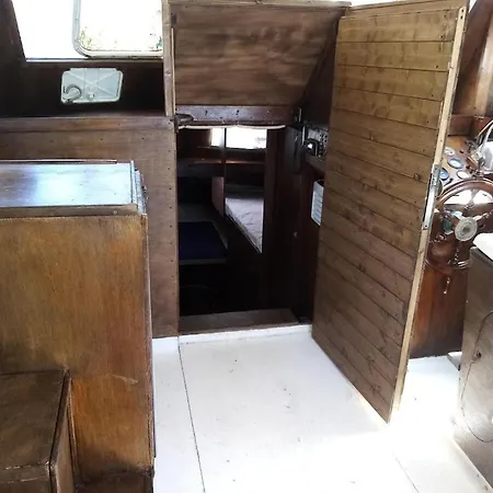 Ferienhaus Leonardo, Houseboat In The Pool Nikiti (Sithonia)