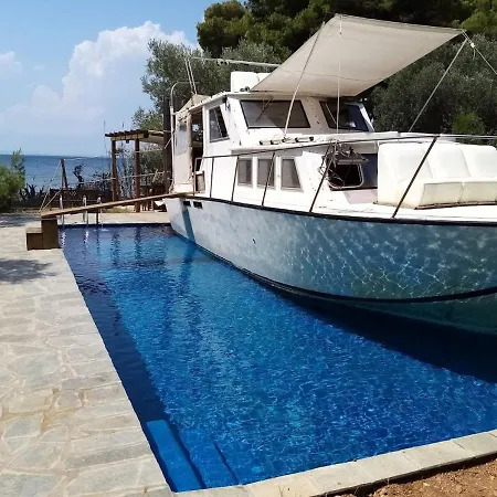 Ferienhaus Leonardo, Houseboat In The Pool Nikiti (Sithonia)